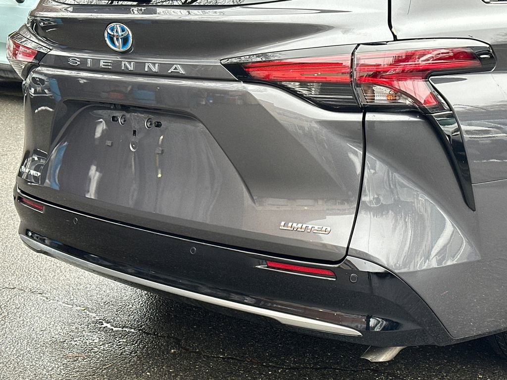 Used 2025 Toyota Sienna Limited image 5