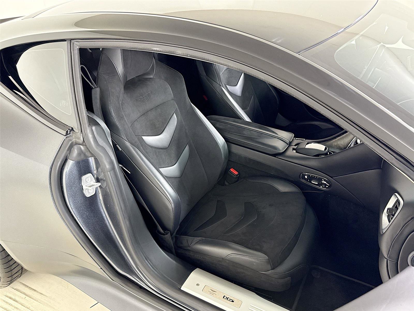 Used 2019 Aston Martin DBS Superleggera RWD image 25