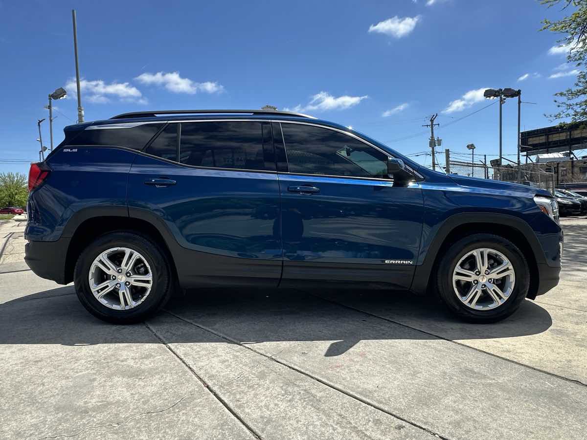 Used 2019 GMC Terrain SLE w/ Driver Convenience Package FWD image 4