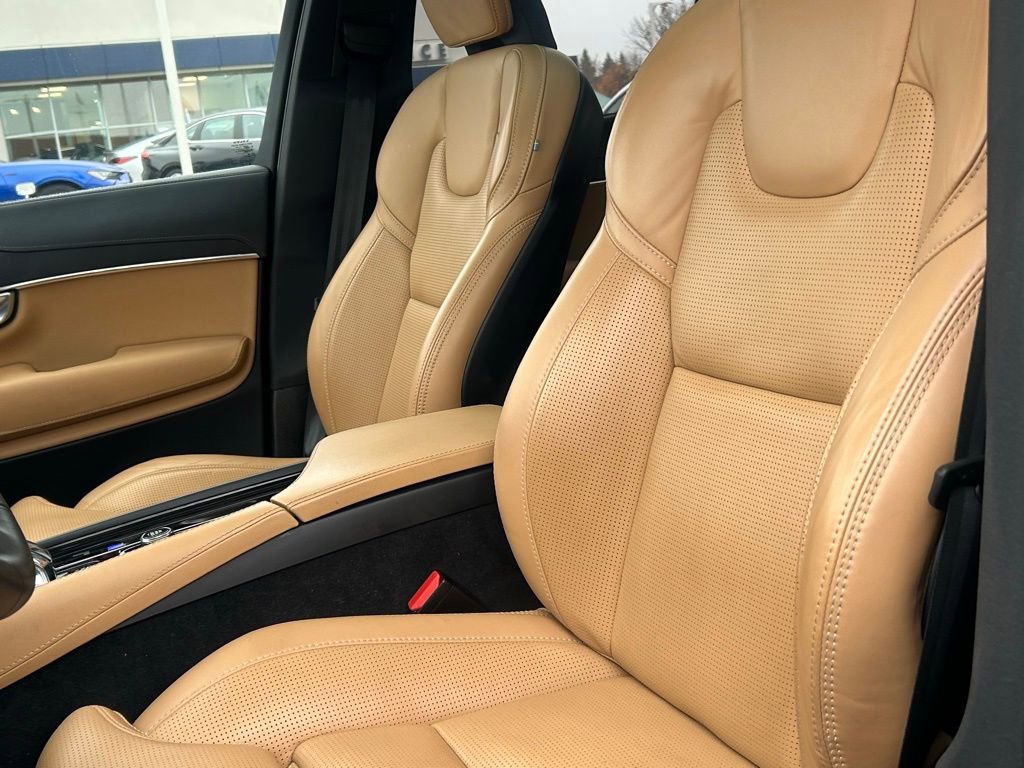 Used 2023 Volvo XC90 B6 Ultimate w/ Protection Package Premier image 9