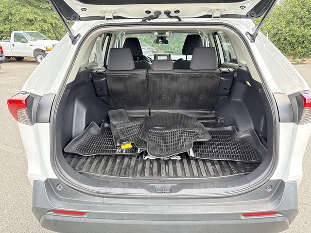 Used 2022 Toyota RAV4 LE FWD image 12