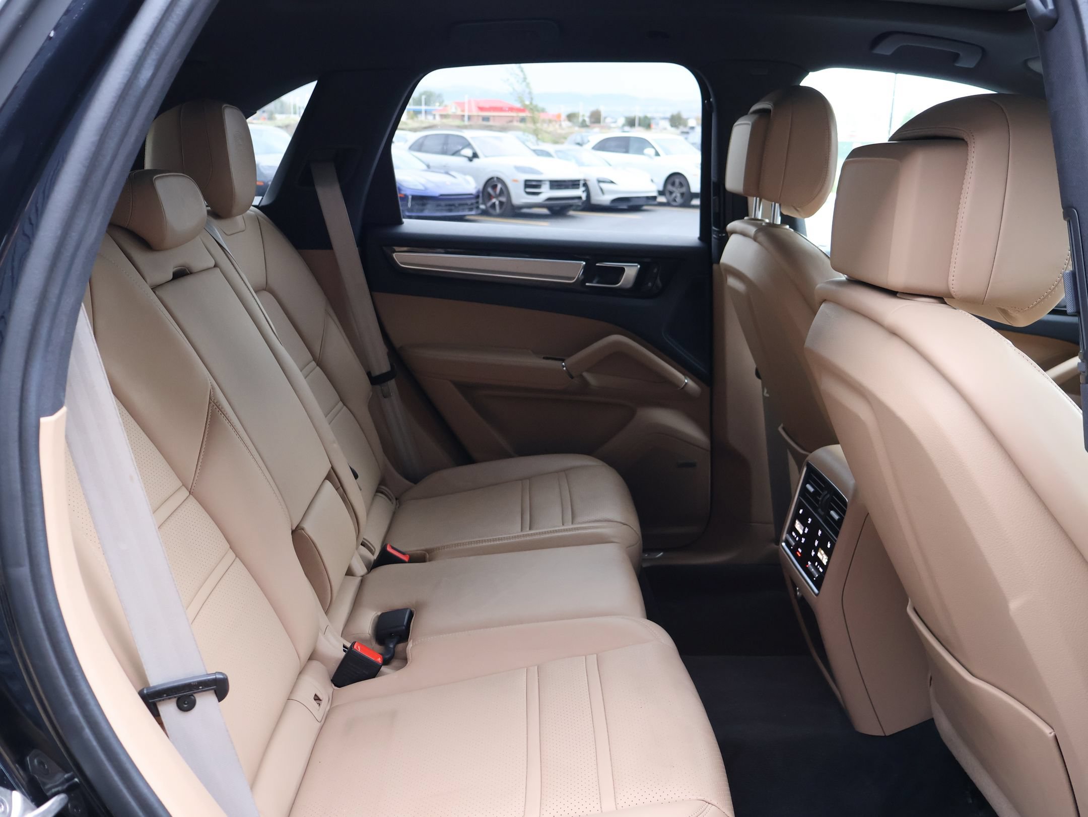 Certified 2023 Porsche Cayenne Platinum Edition AWD/4WD image 27