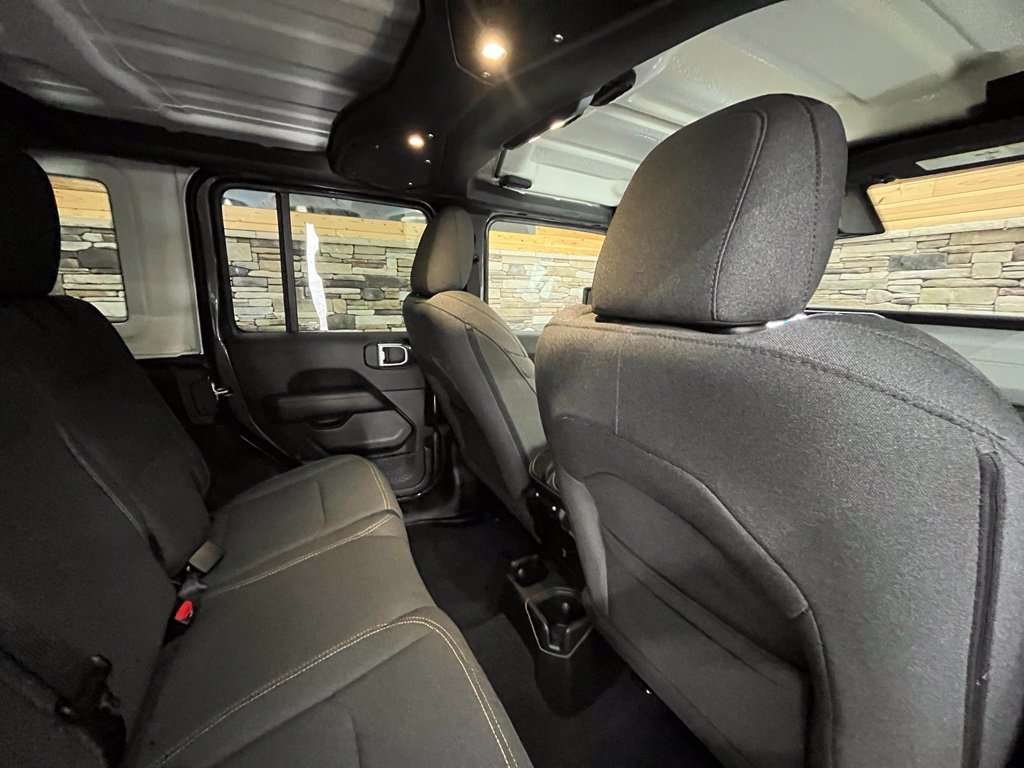 Used 2026 Jeep Wrangler Unlimited Sahara AWD/4WD image 40