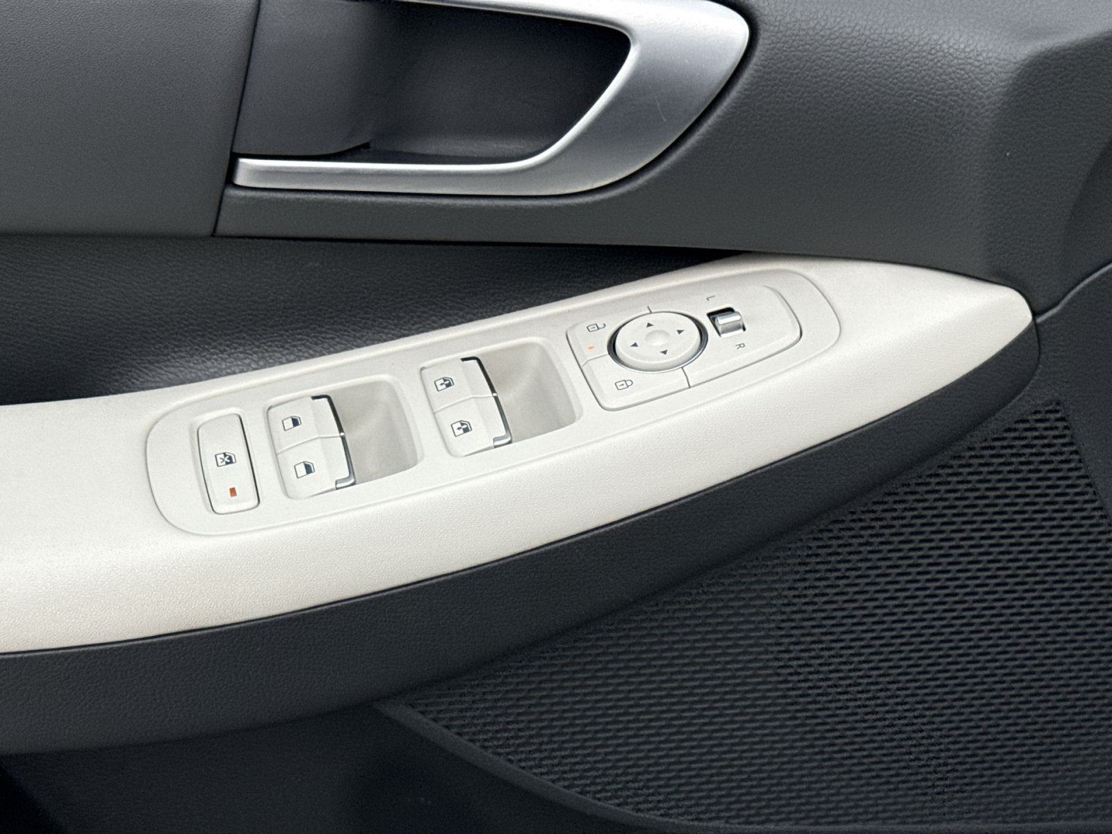 Used 2025 Hyundai Sonata SEL FWD image 15