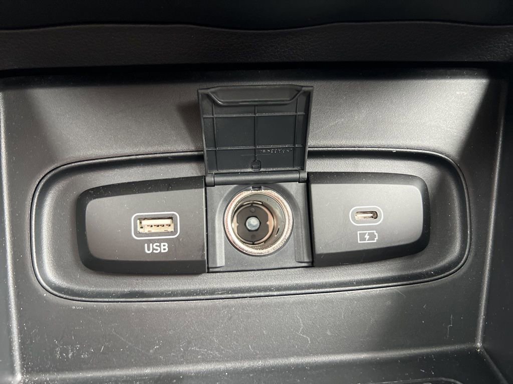 Used 2025 Hyundai Venue SEL image 22