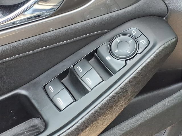 Used 2023 Chevrolet Traverse LT FWD image 16