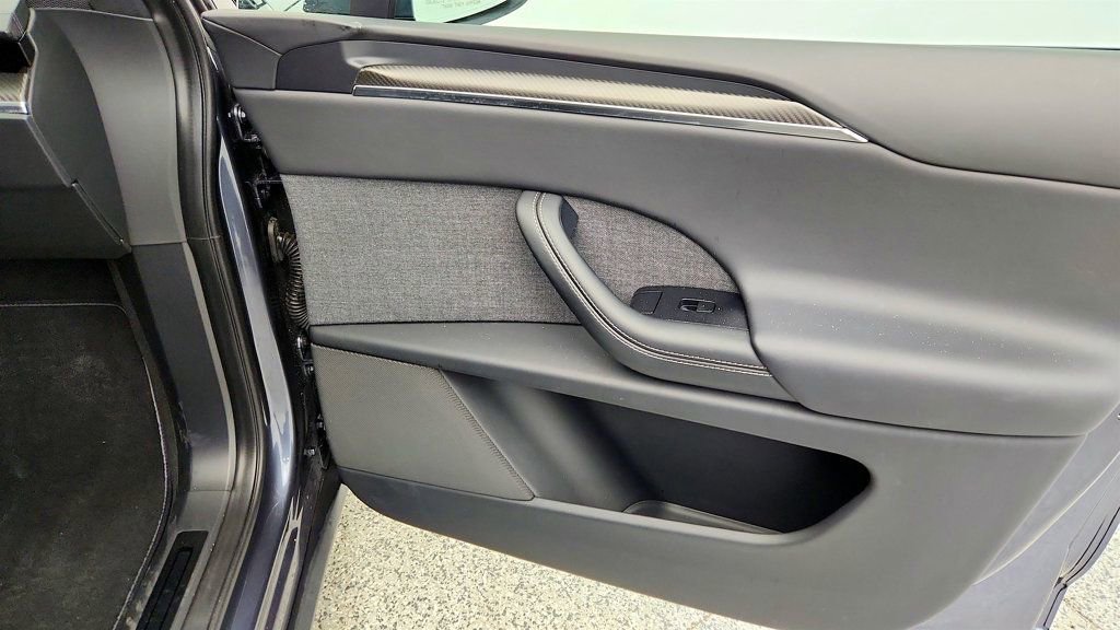 Used 2023 Tesla Model X Plaid image 32