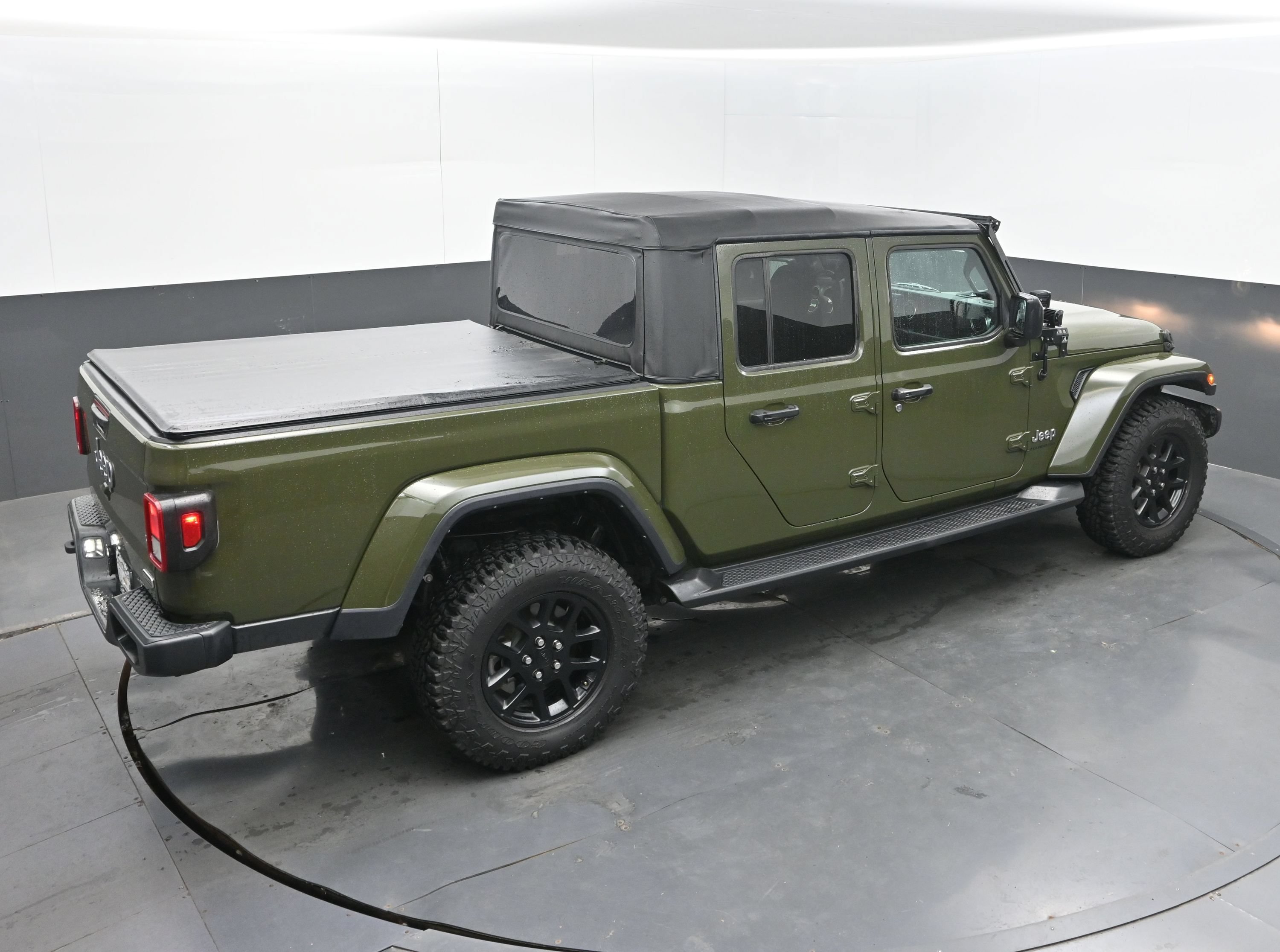 Used 2023 Jeep Gladiator Overland AWD/4WD image 37