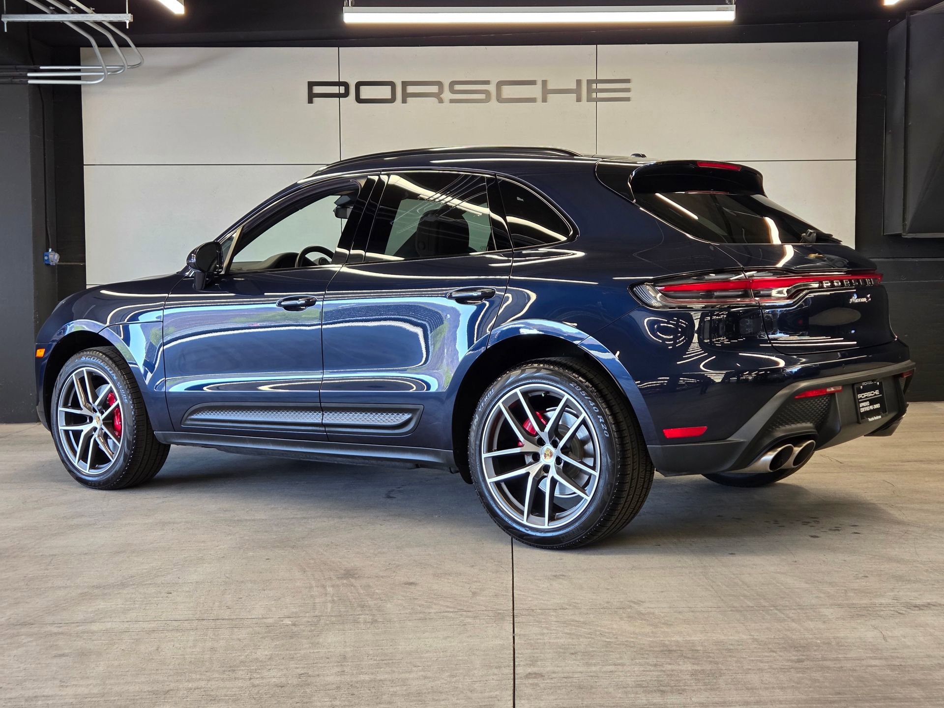 Certified 2022 Porsche Macan S w/ Premium Package Plus AWD/4WD image 3
