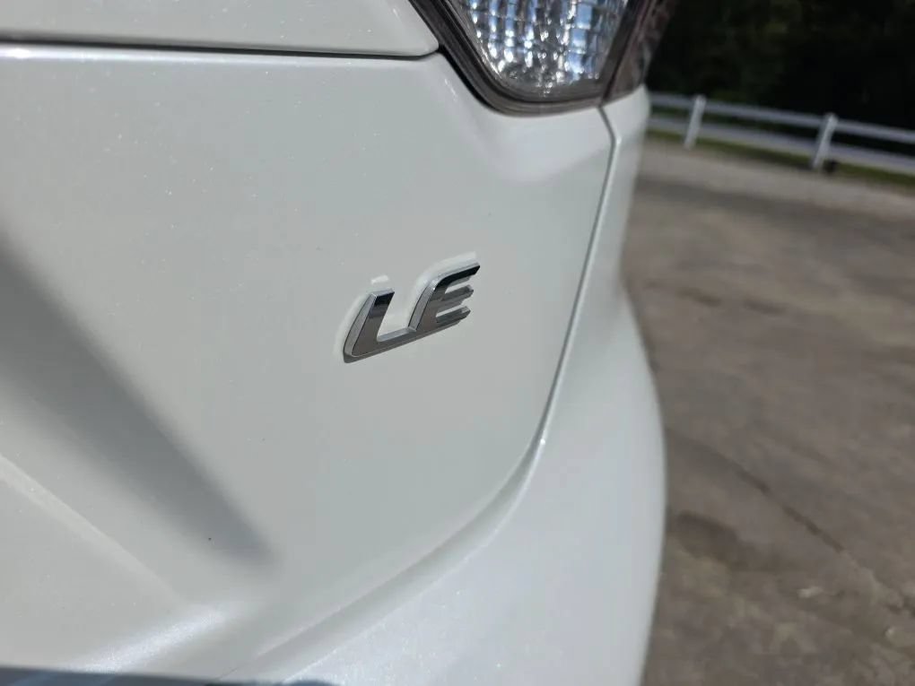 Used 2020 Toyota Corolla LE FWD image 12
