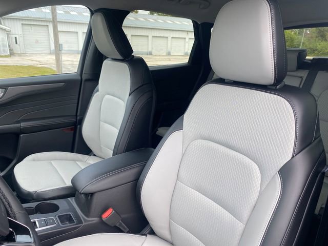 New 2025 Ford Escape SE image 11