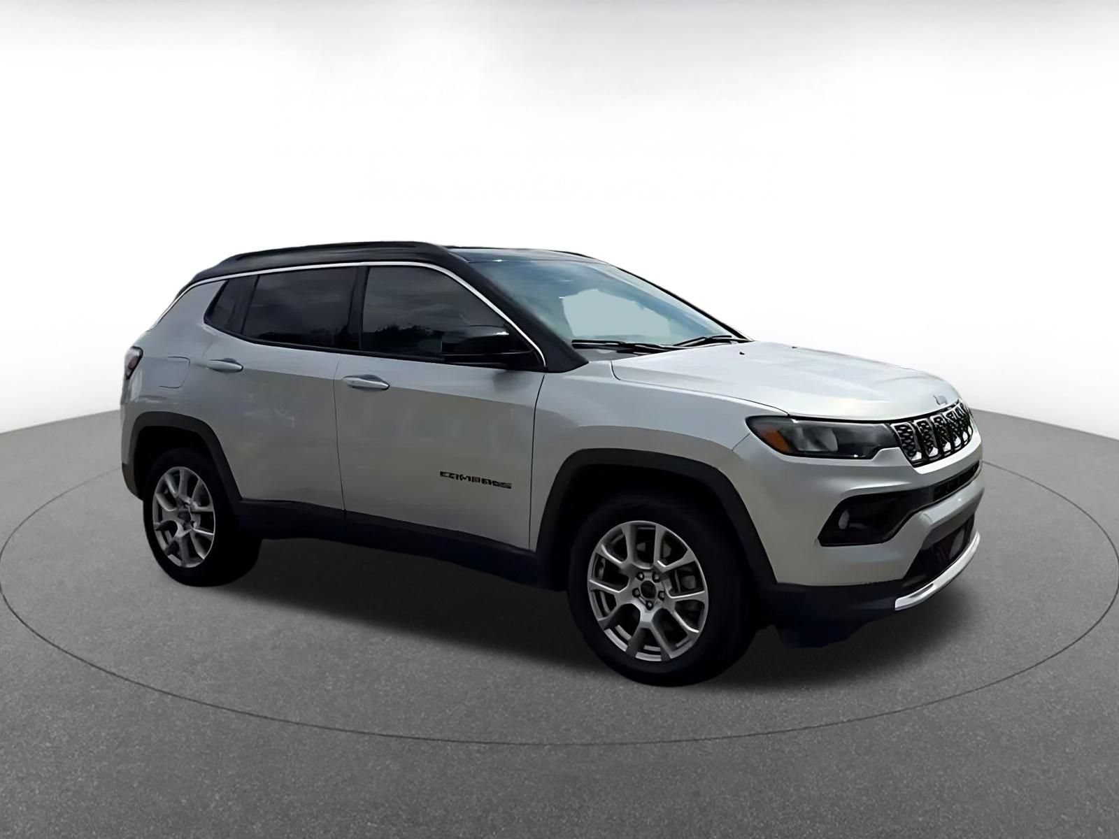 Used 2025 Jeep Compass Limited AWD/4WD image 2