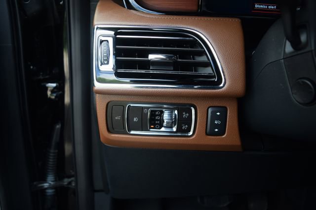 Used 2024 Lincoln Navigator L Reserve AWD/4WD image 7