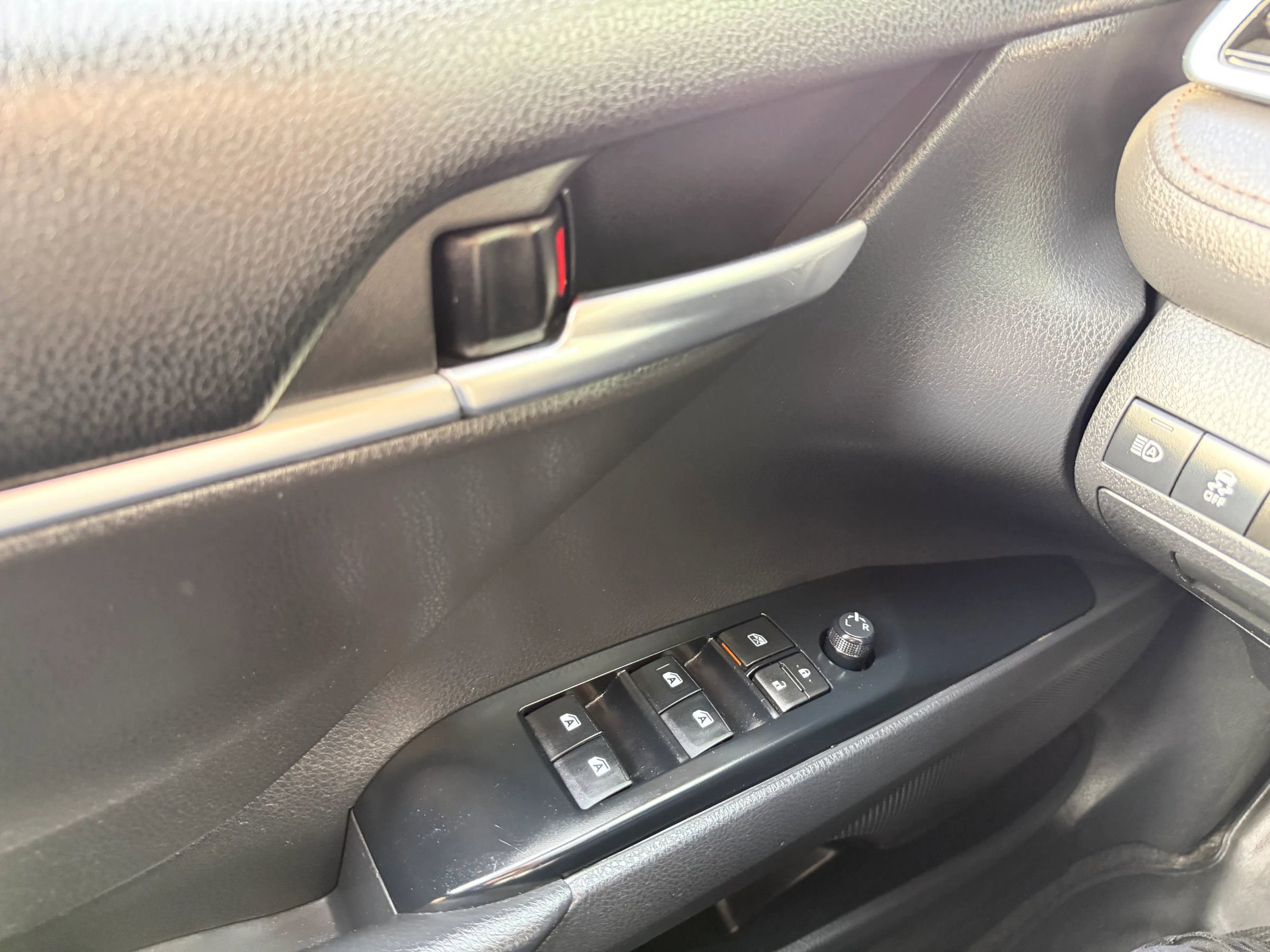 Used 2018 Toyota Camry LE FWD image 23