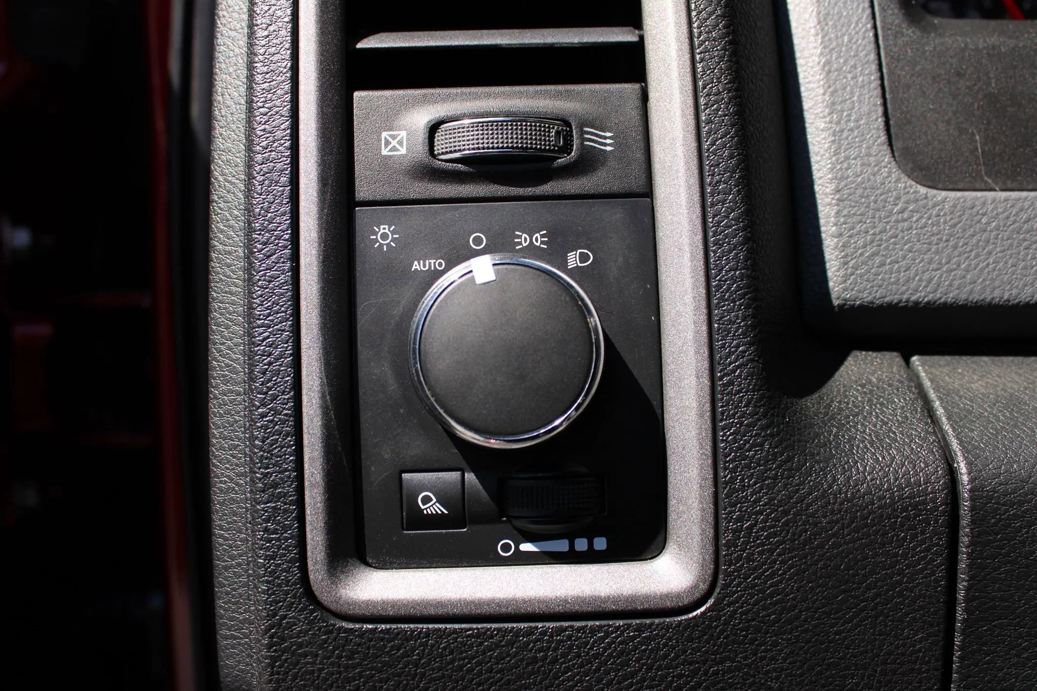 Used 2015 RAM 3500 Tradesman w/ Chrome Appearance Group image 15