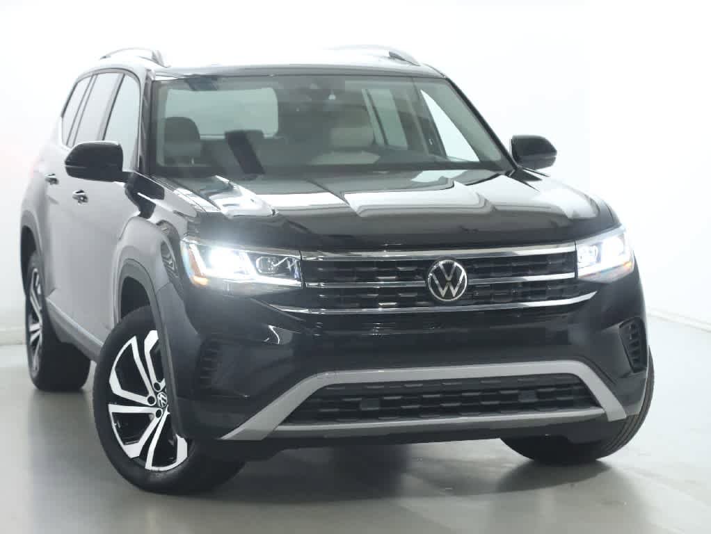 Certified 2023 Volkswagen Atlas SEL AWD/4WD image 2