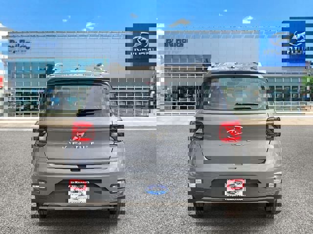 Used 2023 Hyundai Venue SEL image 4