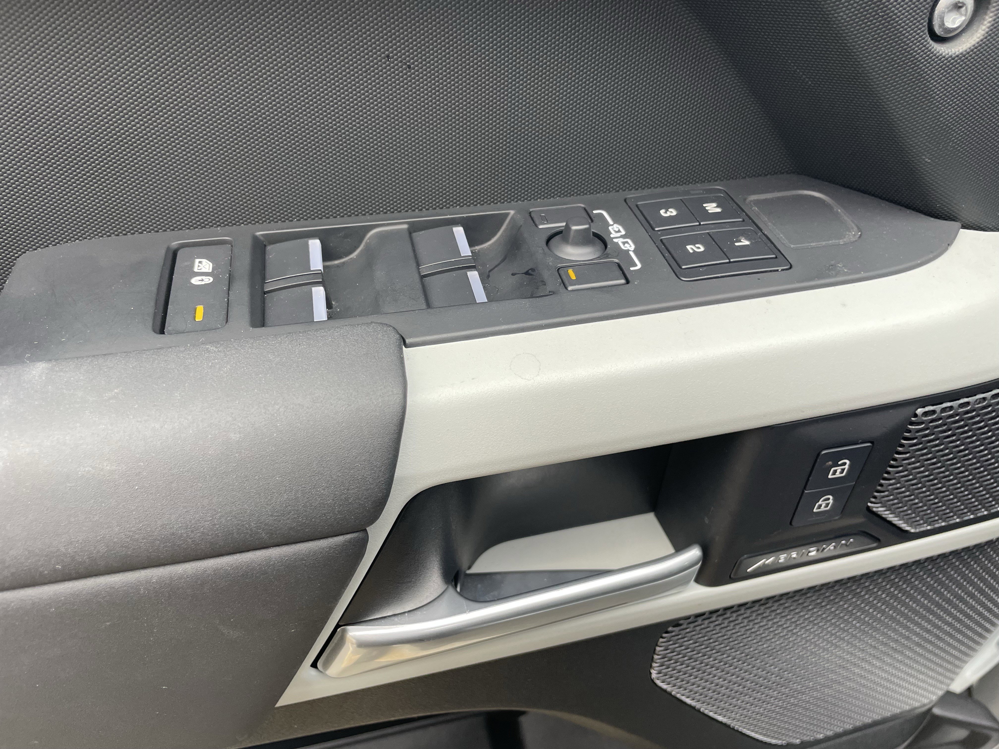 Used 2024 Land Rover Defender 110 S image 11