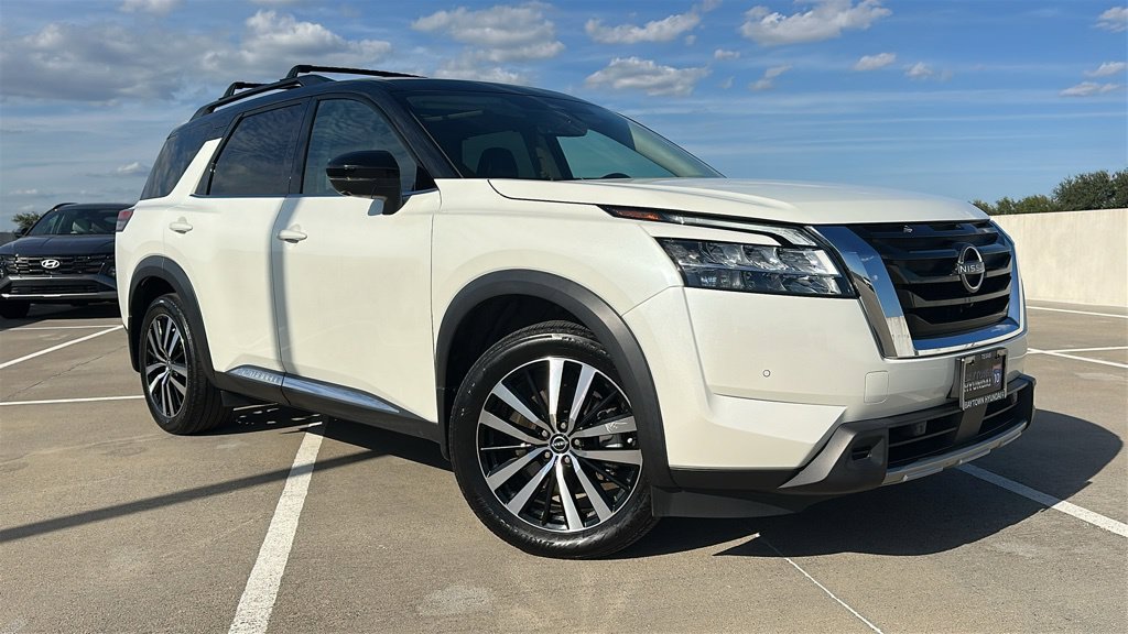 Used 2024 Nissan Pathfinder Platinum FWD image 7