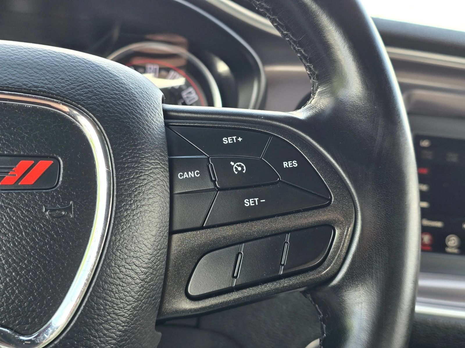 Used 2020 Dodge Challenger SXT RWD image 27