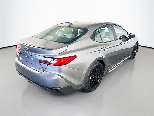 Used 2025 Toyota Camry SE image 7