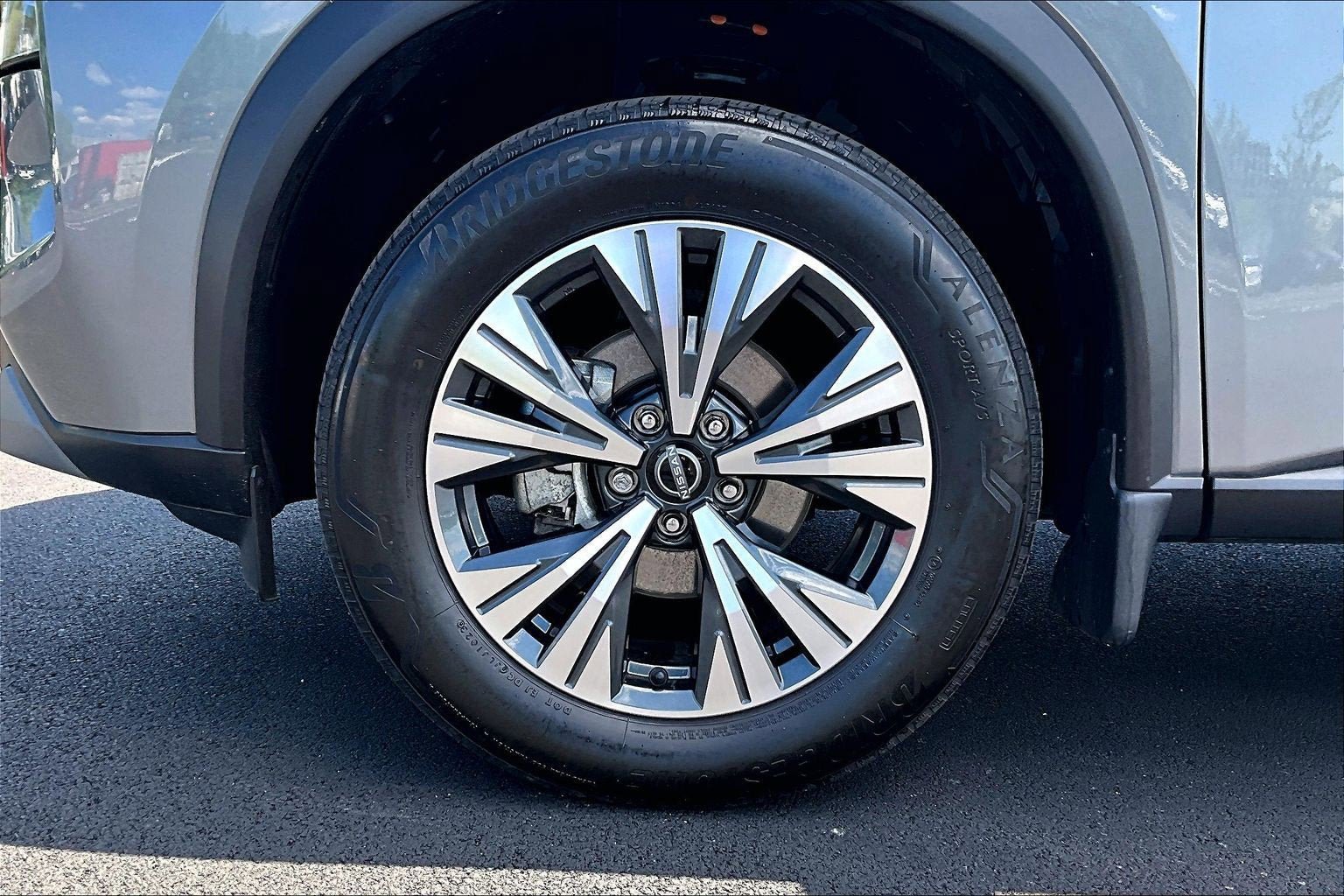 Used 2023 Nissan Rogue SV AWD/4WD image 9