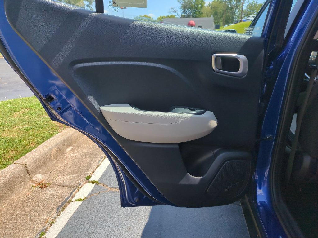 Used 2025 Hyundai Venue SEL FWD image 26