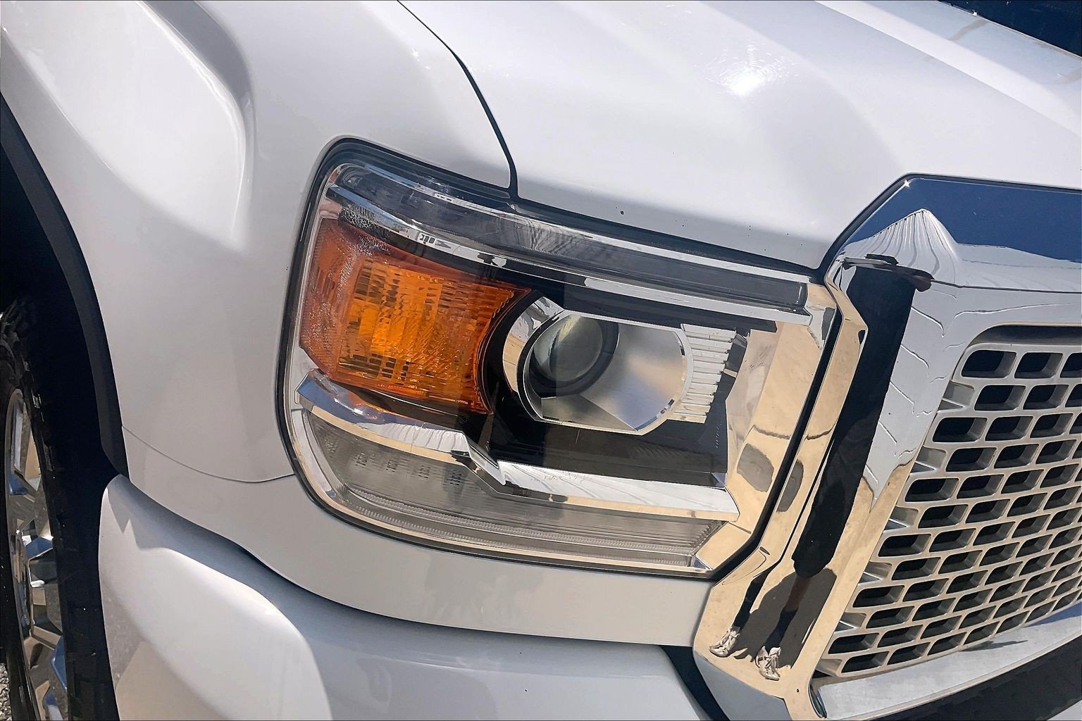Used 2016 GMC Sierra 2500 Denali w/ Duramax Plus Package AWD/4WD image 33