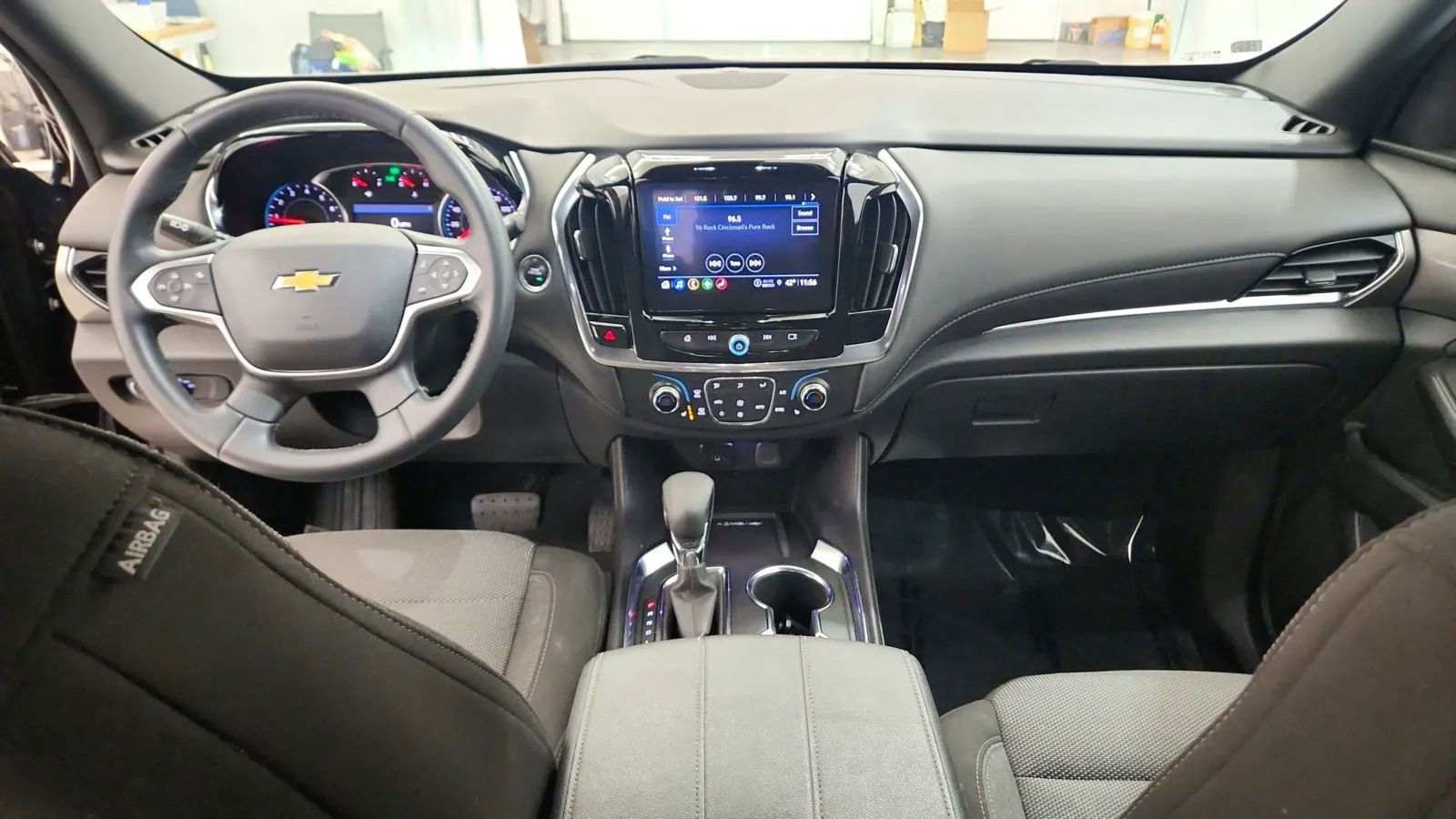 Used 2023 Chevrolet Traverse LT image 38