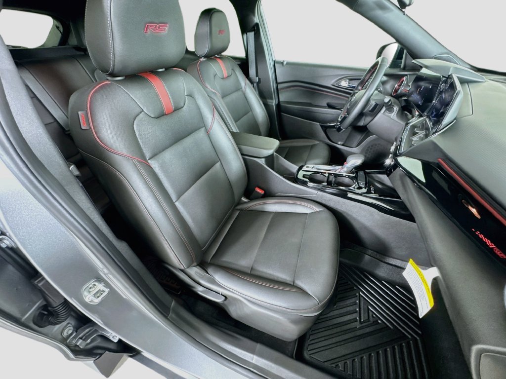 Used 2025 Chevrolet Trax RS w/ Sunroof Package FWD image 29