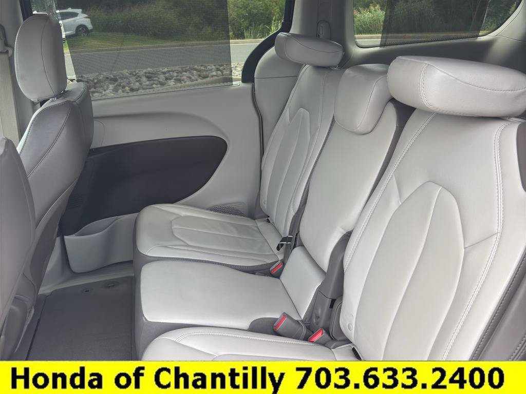 Used 2017 Chrysler Pacifica Touring-L w/ Tire & Wheel Group FWD image 20