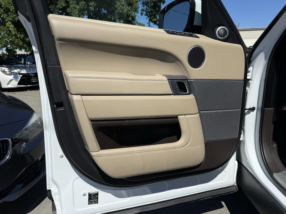 Used 2015 Land Rover Range Rover Sport HSE image 37