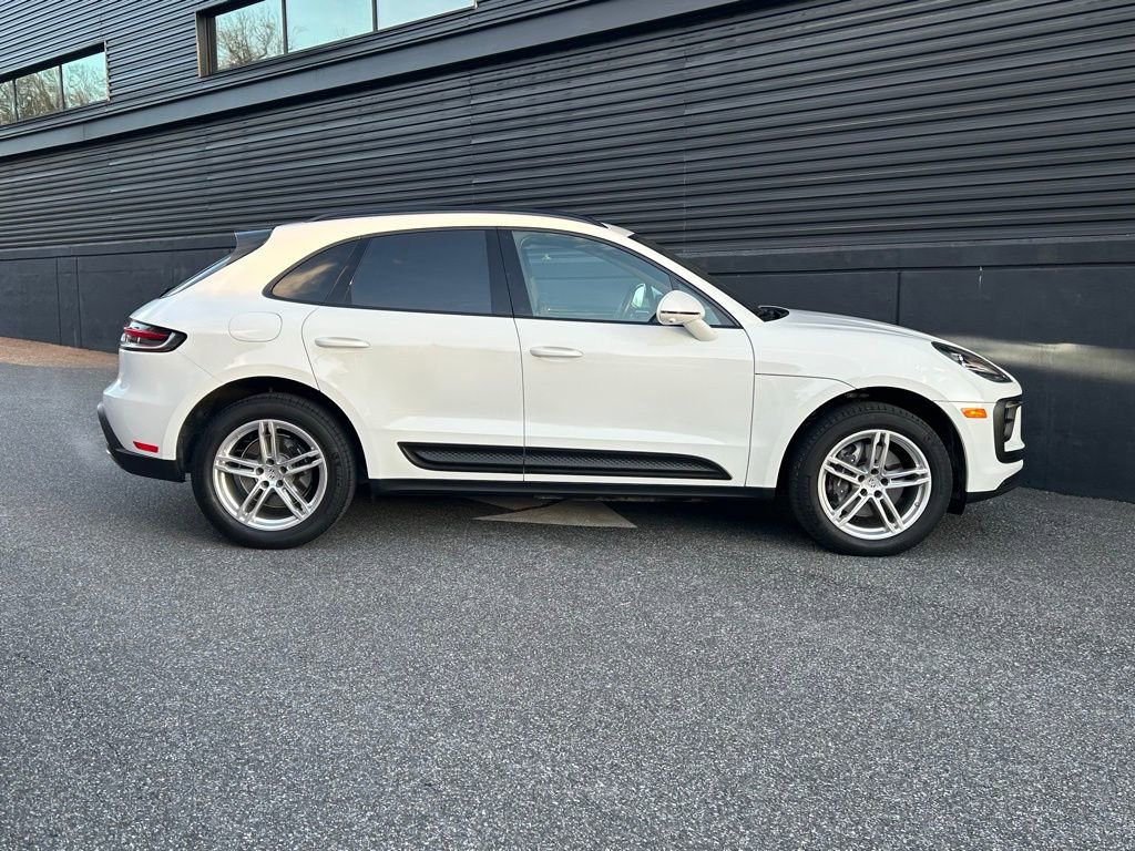 Certified 2025 Porsche Macan image 11