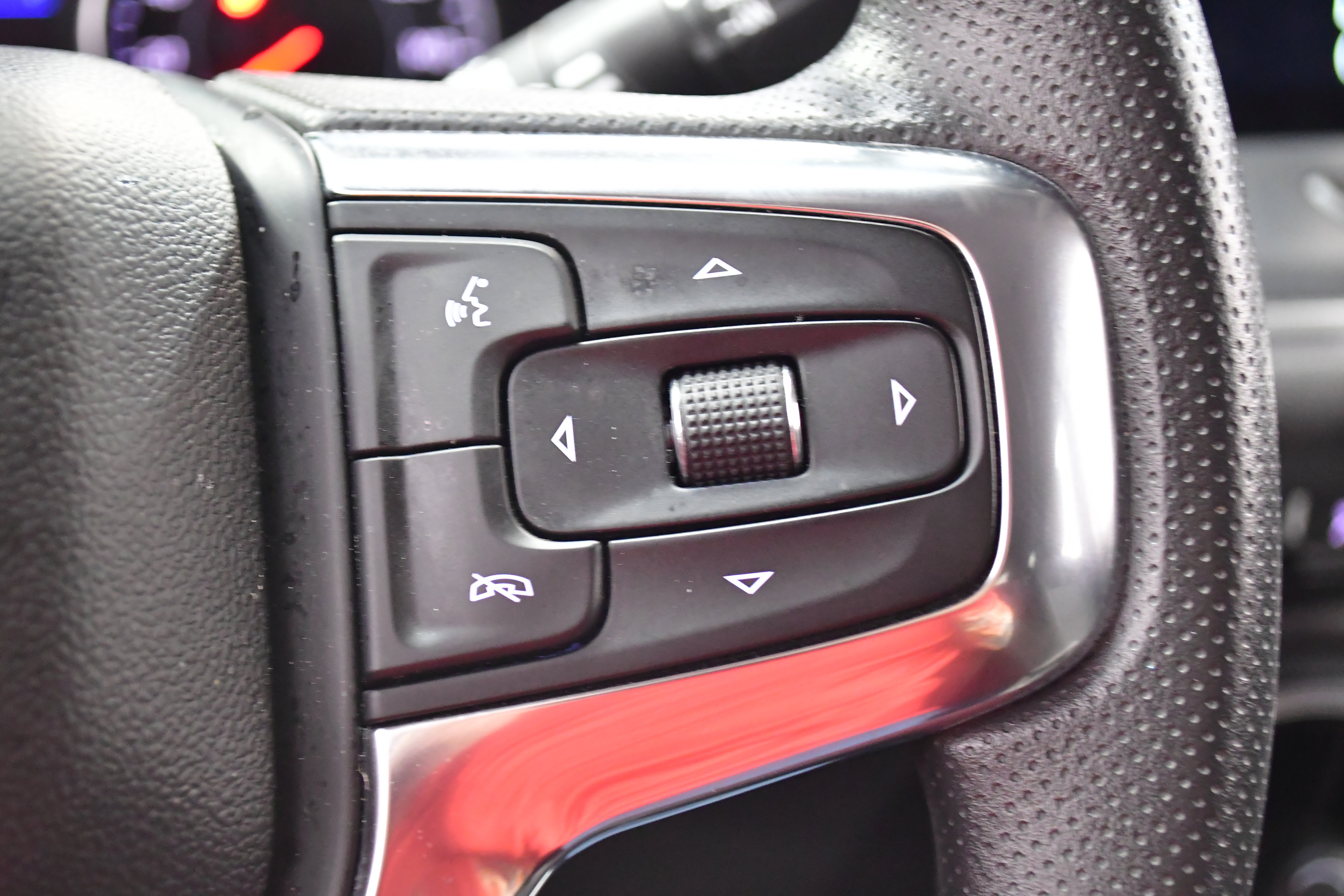 Used 2025 Chevrolet Blazer LT FWD image 24