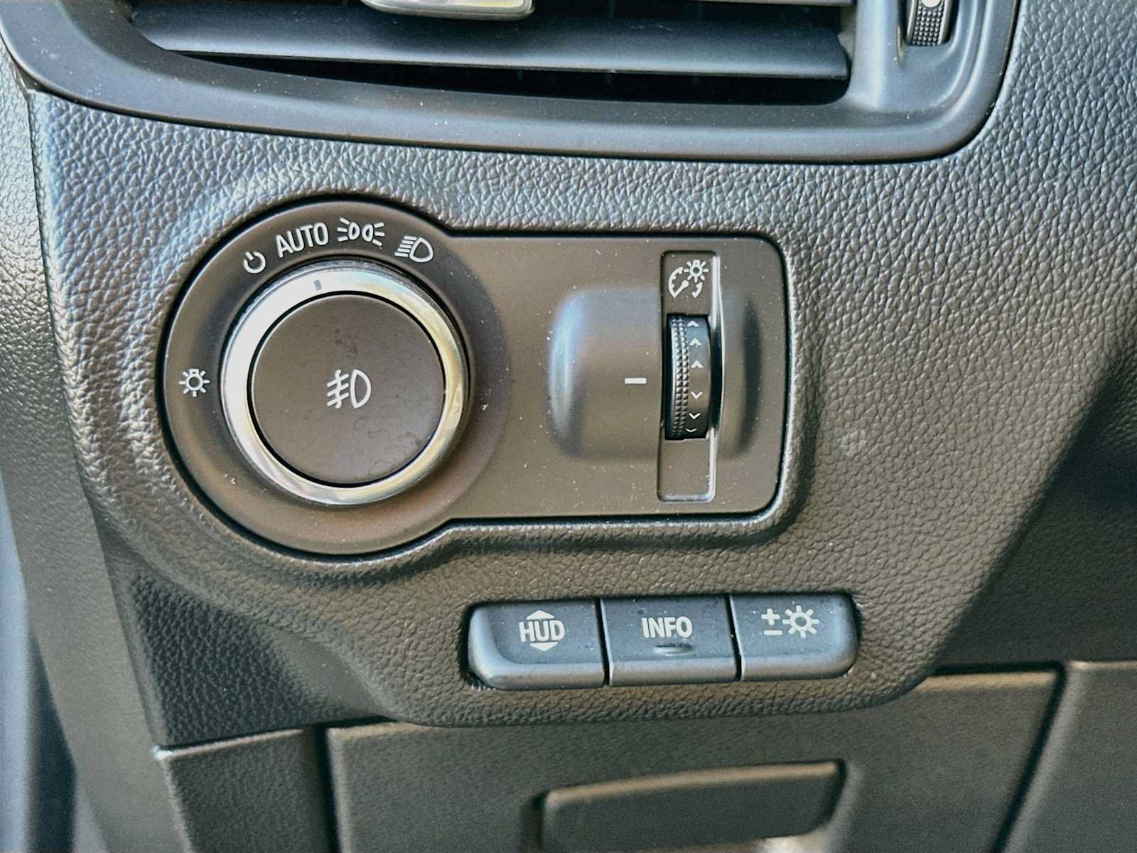 Used 2020 Buick Envision Premium w/ Driver Confidence Package AWD/4WD image 10
