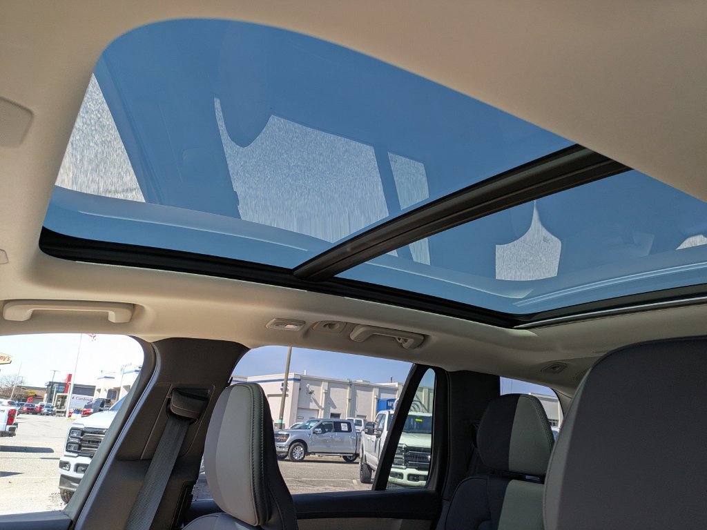 New 2026 Volvo XC90 B6 Plus w/ Protection Package Premier AWD/4WD image 19