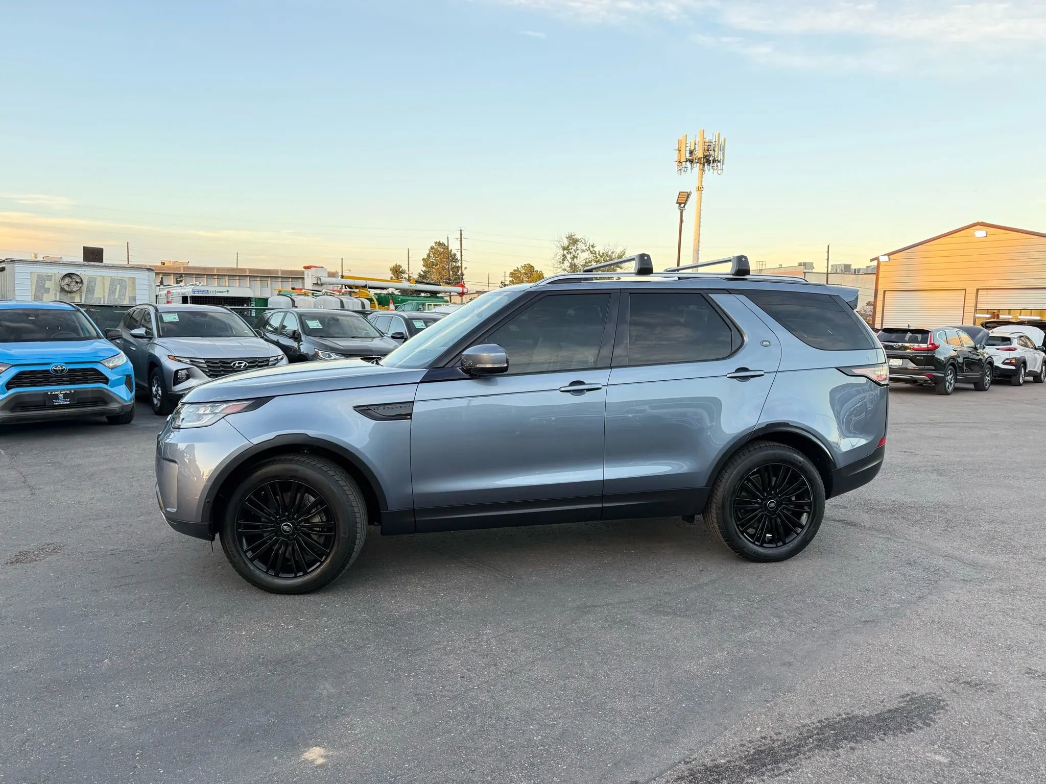 Used 2019 Land Rover Discovery HSE image 3