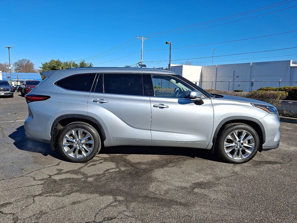 Used 2023 Toyota Highlander Limited image 13
