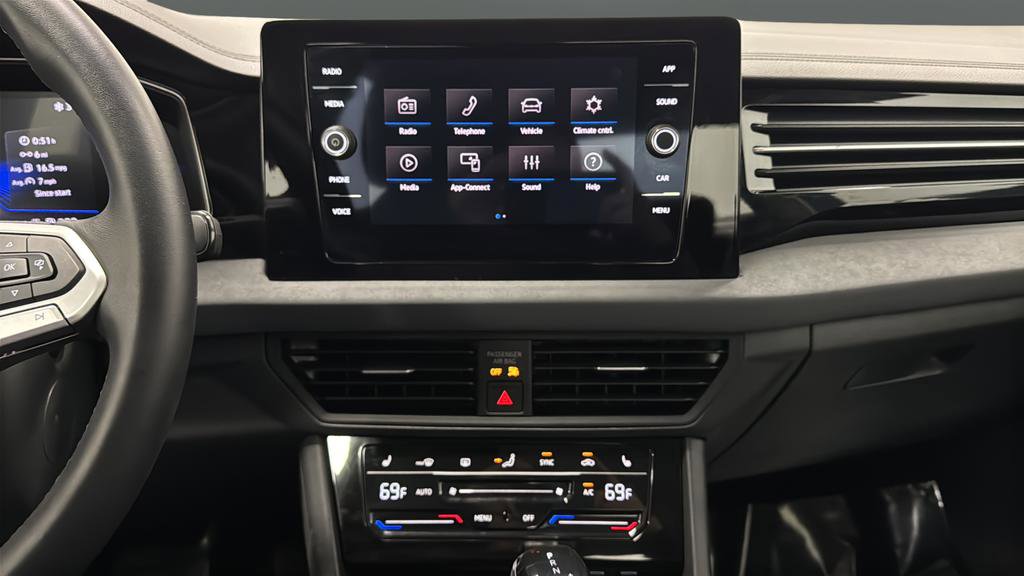 Used 2025 Volkswagen Jetta SE image 14