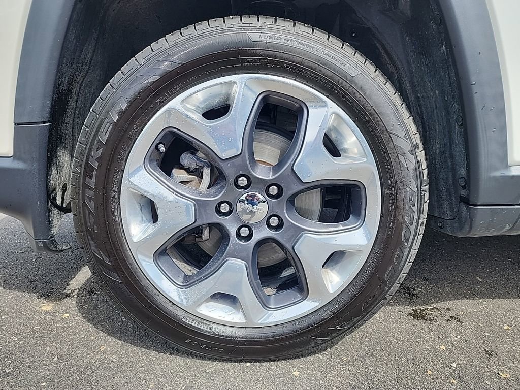 Used 2018 Jeep Compass Limited AWD/4WD image 2
