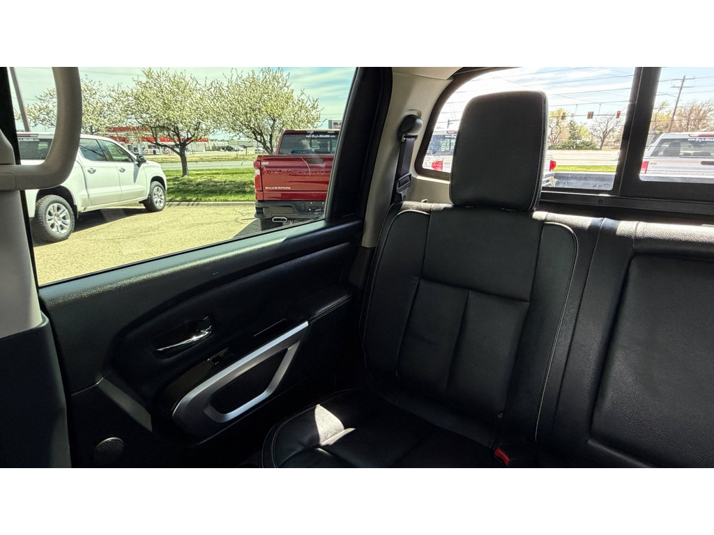Used 2019 Nissan Titan PRO-4X w/ Pro-4x Convenience Package AWD/4WD image 22
