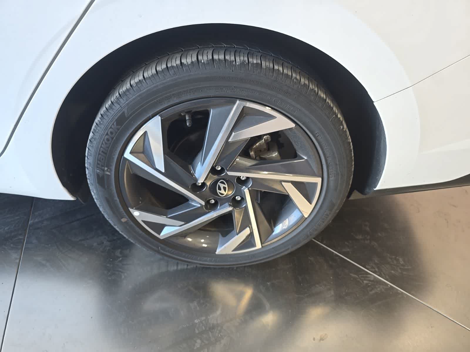 Used 2025 Hyundai Elantra Limited FWD image 10