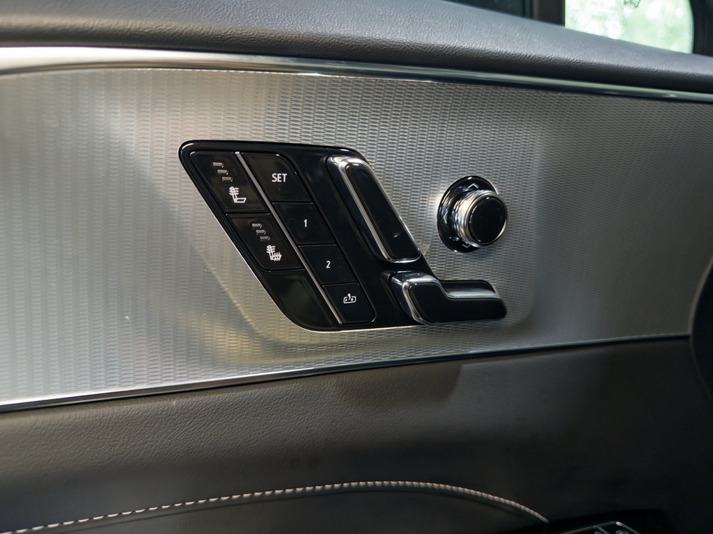 Used 2024 Cadillac Lyriq Tech RWD image 7