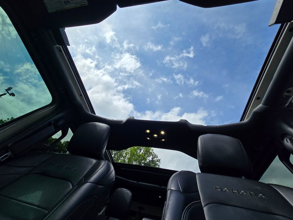 Used 2022 Jeep Wrangler Unlimited Sahara w/ Cold Weather Group AWD/4WD image 11