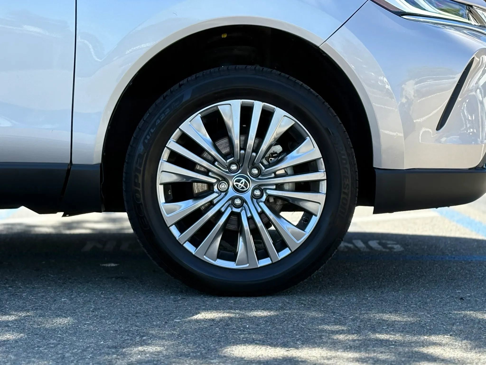 Used 2021 Toyota Venza XLE AWD/4WD image 33