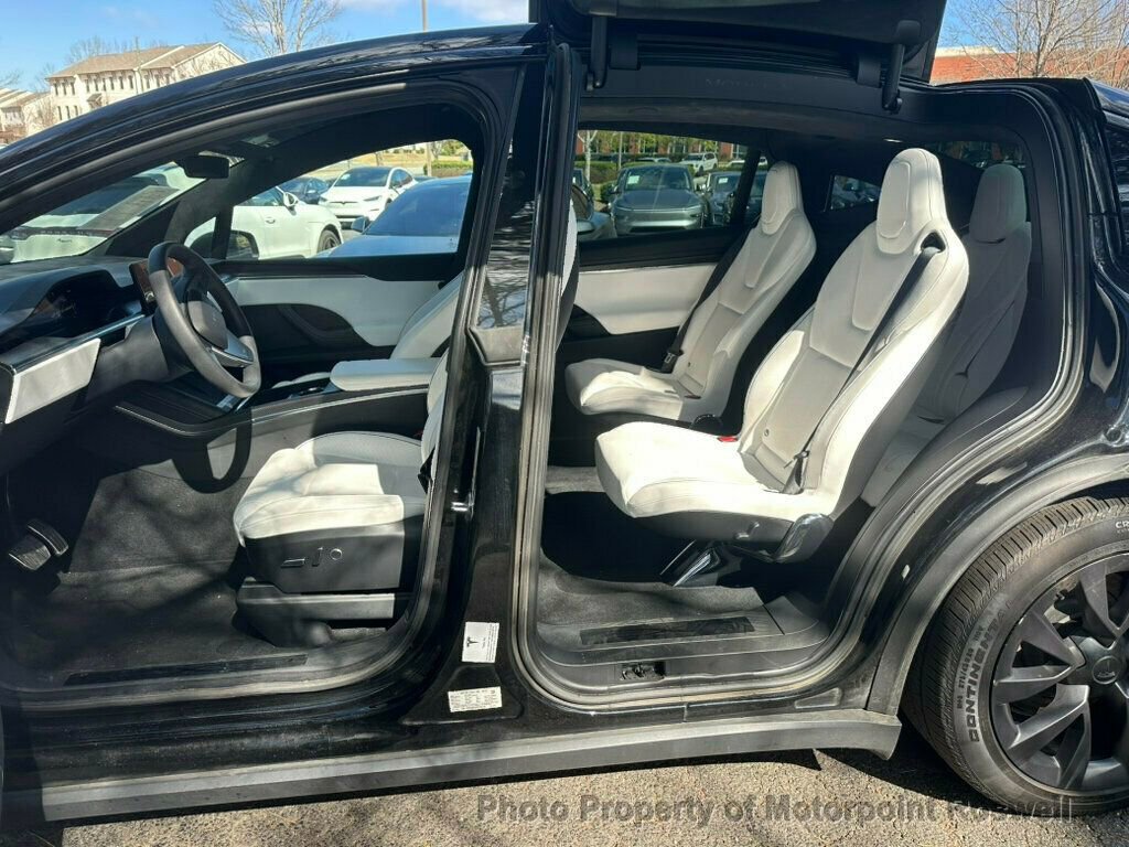 Used 2024 Tesla Model X Plaid image 4