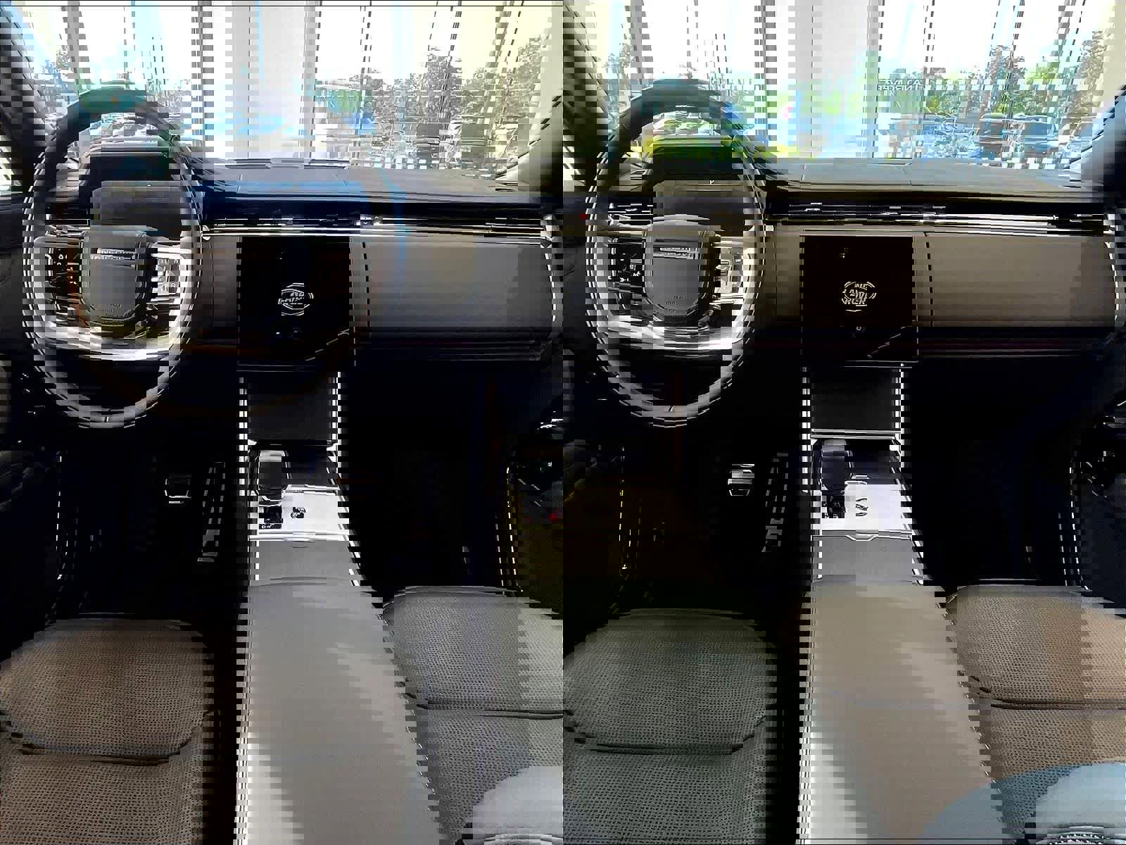 New 2026 Land Rover Range Rover SV image 6