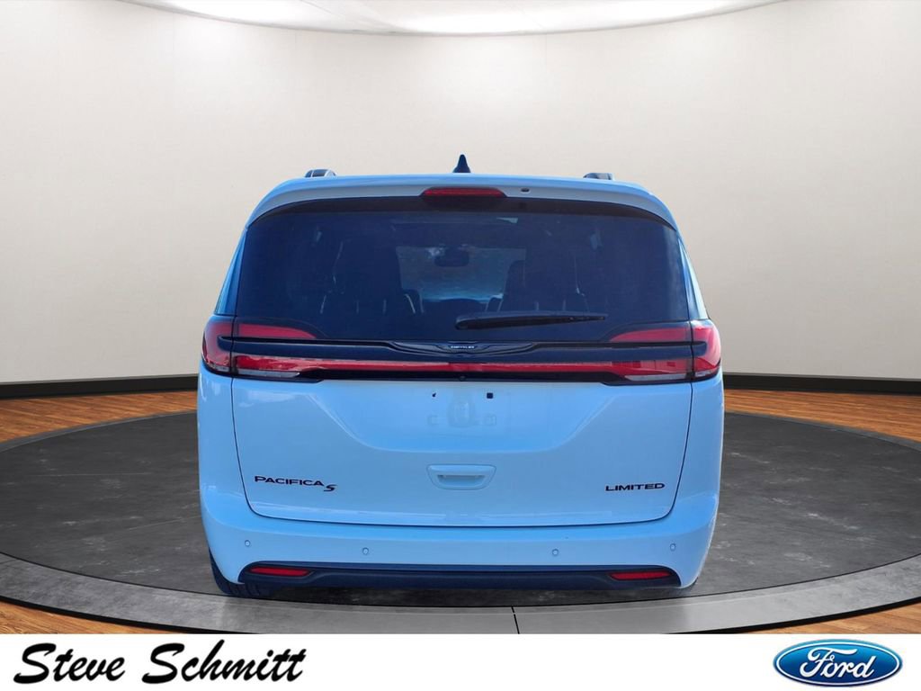 Used 2025 Chrysler Pacifica Limited FWD image 28