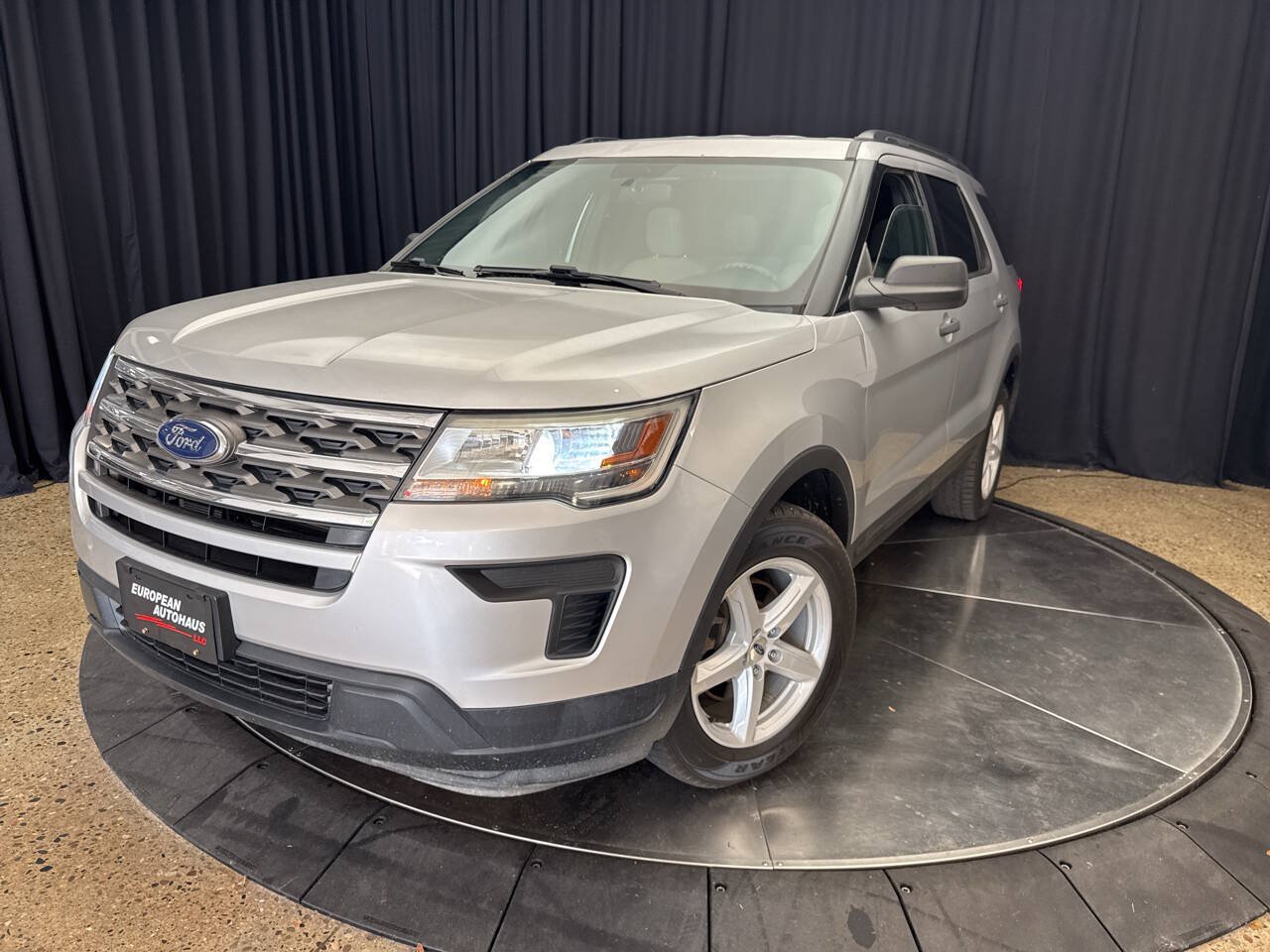 Used 2018 Ford Explorer 4WD image 2