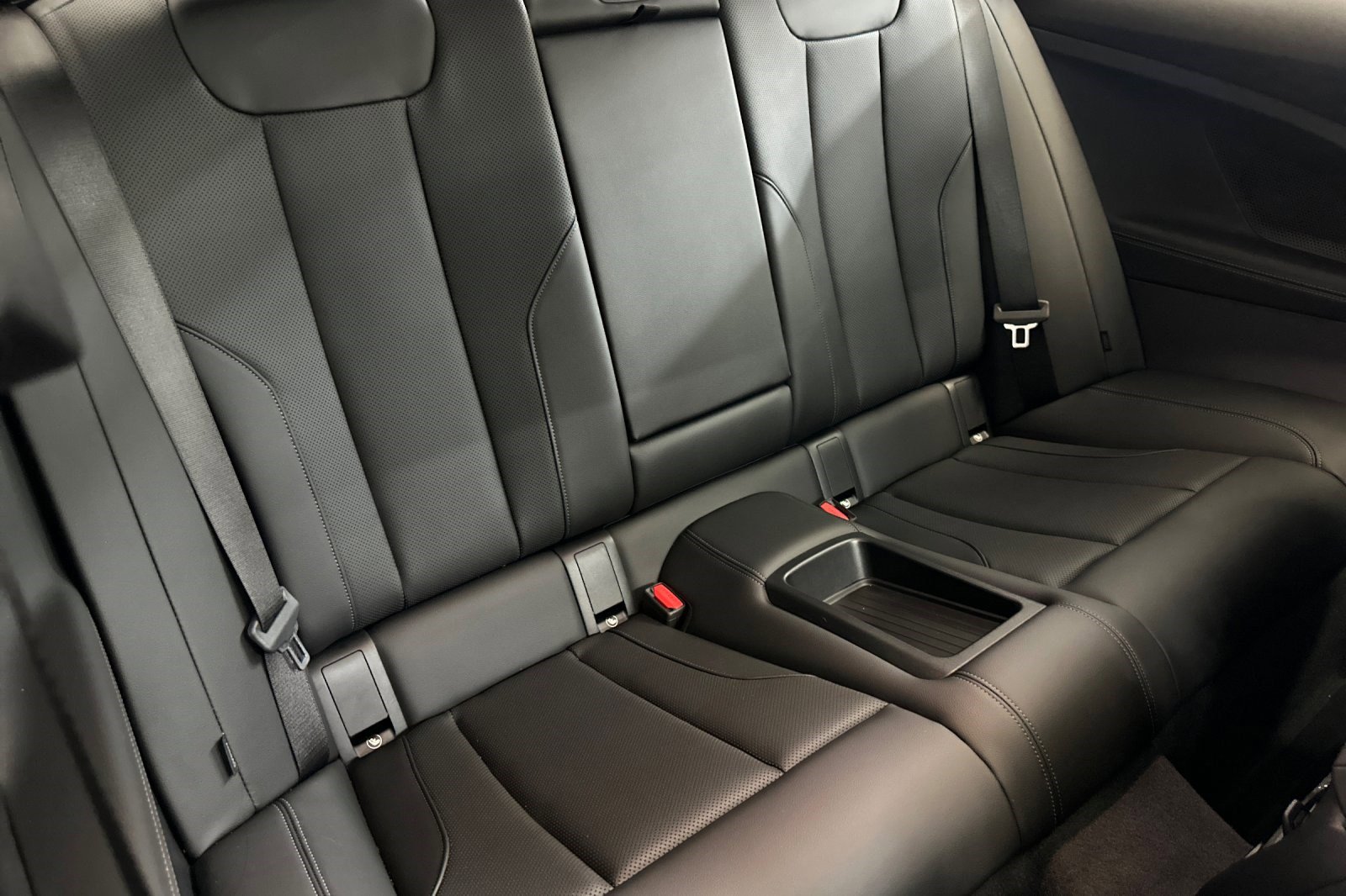 Used 2025 BMW 230i Coupe w/ Convenience Package RWD image 29